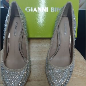 Women's high heel pump